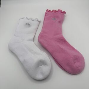 Alo Yoga Women’s Lettuce Edge Ruffle Crew Socks Set - White & Pink